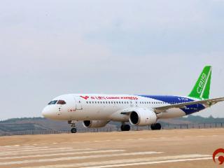 国产大飞机C919首飞日照 蓄力航空新未来