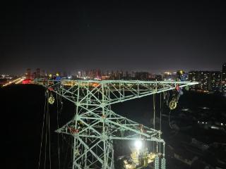 “电力侠”的深夜狂飙——湖南送变电公司昼夜奋战开展跨越施工