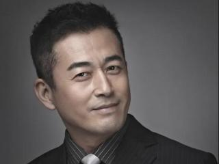 王志飞：与现任妻子相识3天闪婚，儿子因喜欢唱歌，差点父子反目