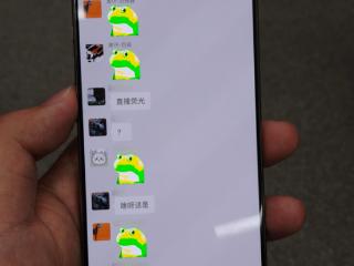 iPhone用户被表情包闪瞎 这事得赖微信