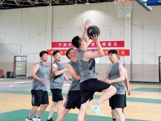 东港区举办“青锋争‘篮’·健康同行”主题三人篮球友谊赛