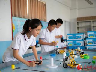 昆明：加强中小学科学教育 激发科技创新热情