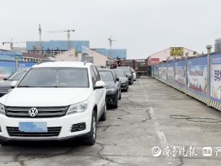 壹点帮办丨商户堵中间开发商封两头！德州金华茶城南门道路现困境
