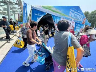 孕博会超千平方米特卖场人流如织