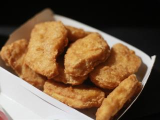 曝正新鸡排鸡腿生蛆 当地市监局回应：正在调查