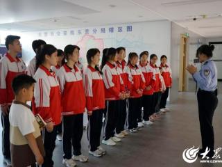 东营市实验中学2022级36班开展“警银校联动防诈骗 师生同行筑安全”活动