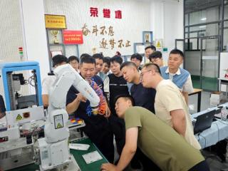 广西中烟南宁卷烟厂开展校企-机电融合实训课堂