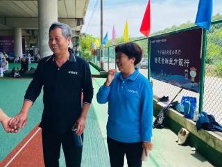 门球伉俪银发争峰：七旬夫妻同日摘双冠
