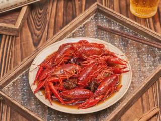 消费旺季来临，小龙虾降价近50%
