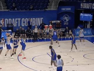 炸裂！杨瀚森两场23+7+8！预测首轮顺位加盟太阳……