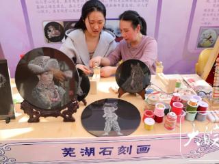 无声世界里的艺术回响，芜湖一听障人士石刻画将亮相故宫