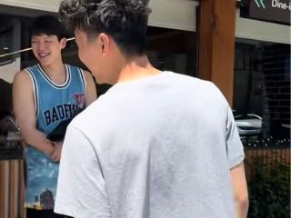 崔永熙与杨瀚森美国会面！全程嘻哈，氛围极佳，今年将一起追梦！