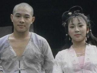被李连杰抛弃后，含泪离婚住地下室10年，黄秋燕如今苦尽甘来！