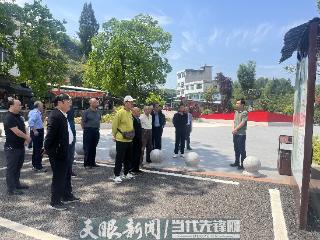 瓮安县组织老干部学习考察