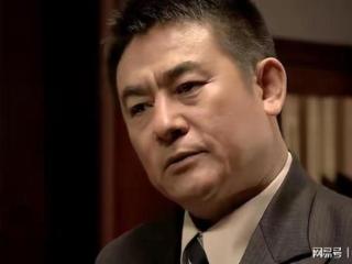 《悬崖》大反派鲁明，处心积虑地想要扳倒周乙，起因只是一件小事