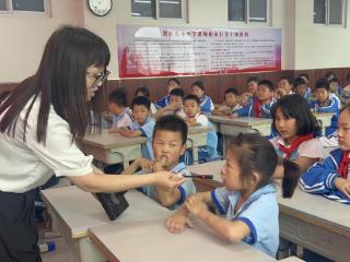 菏泽鲁西新区陈集镇陈集小学开展情绪管理主题讲座