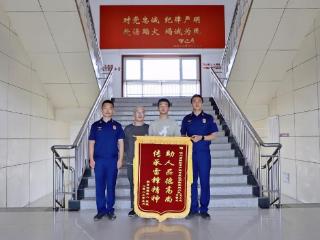 滨州高新区消防队员危急时刻挺身而出，锦旗致谢彰鱼水情深