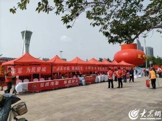 潍坊市城市节水暨“城管铁军 为民管城”集中宣传活动走进社区