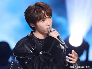 内娱追星头一份 ，赵磊婚礼行程被拍，站姐被戏称为“内娱忍者”