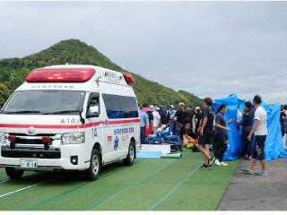 日本一独木舟比赛发生翻船事故 约90人落水6人送医