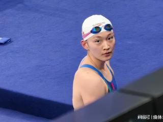 游泳冠军赛：李冰洁打破亚洲纪录夺金，女子400自打开4分钟大关
