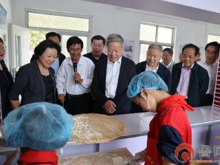 山东省关工委常务副主任周玉华一行来枣庄市调研关心下一代工作