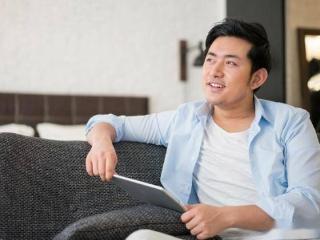 我发现，男人到了45岁，如果还能占到以下9条，绝对的人生赢家