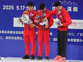 全国游泳冠军赛｜“传承之战”不敌潘展乐，孙杨：“奖牌颜色已不重要”