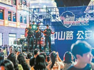 老街卫士帅出圈 上演硬核科技秀