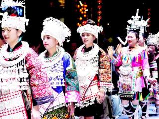 贵州“村T”上演别样走秀