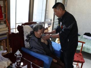 紫云县“兵支书”梁玉林：一人担两责，用陪伴诠释“爱和责任”