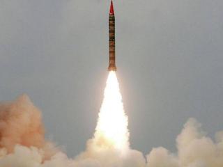 印度导弹从天而降，巴空军基地爆炸，后果比损失10架歼10C还严重