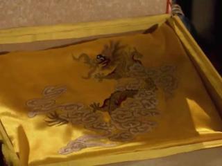 甄嬛传：撕碎的寝衣，华丽的纱衣，床上的歌舞，这才是纯元真面目