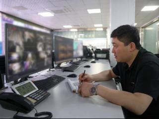 千米皮带镌匠心 地底深处写担当——记山东能源西北矿业劳动模范王峰