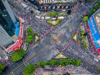 G视觉丨燃爆全城！空中视角带你领略2025贵州民族团结大巡游