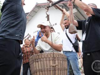立夏你称重了吗？ 这项民俗吸引外国留学生连呼“有趣”