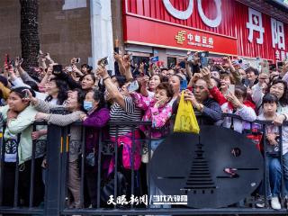 “来一次可不够！”｜贵州民族团结大巡游引起市民游客热议