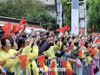 外地游客盛赞贵州民族团结大巡游：多彩文化与团结力量的完美展现
