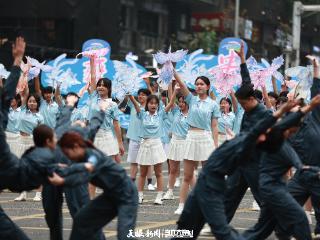 贵州民族团结大巡游｜风筝“上天”又“上头”，巡游的现代玩法引人注目