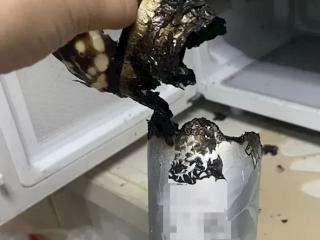 千万别做！奶茶放入微波炉加热 30秒后火光冲天
