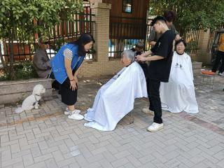 仙北社区开展爱心义剪志愿服务活动
