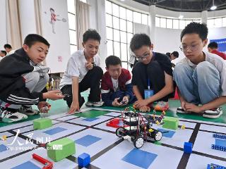 江西金溪：机器人竞赛激发青少年科技兴趣