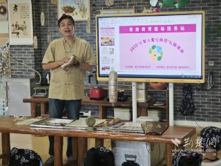 传统文化润童心 “家园社”合力制作幸福糖画