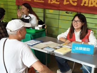 鼓楼区开展法律援助志愿者进社区活动