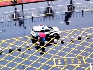 “公车私用”送娃上学？真相是……