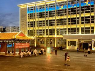 养生夜市新“式”尚 中医点亮夜健康——泰安市中医医院引领新中式康养潮