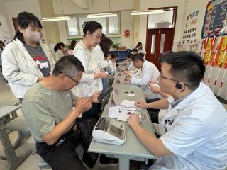 淄博市博山区中心路小学：义诊暖人心 情系校园健康行