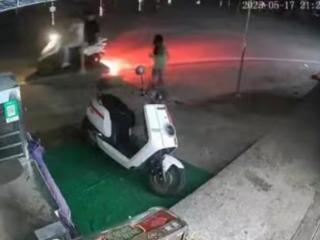 海南警方通报“两名飞车党追幼儿园小女孩”：系女孩亲属同学
