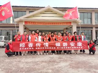 粽叶飘香 陪伴银铃老人提前过端午