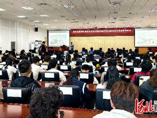 秦皇岛图书馆开展全国助残日志愿者助盲培训